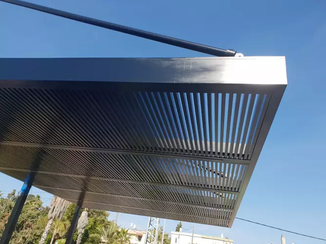 בניית פרגולת אלומיניום 2